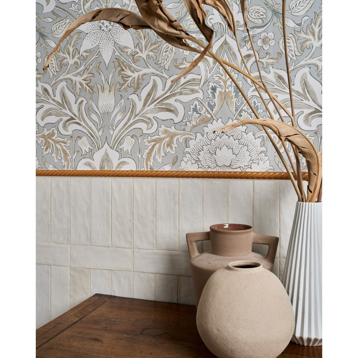 Ca'Pietra Ornamento Composite Trim Rope running as a twisted cord border above matt white wall tiles