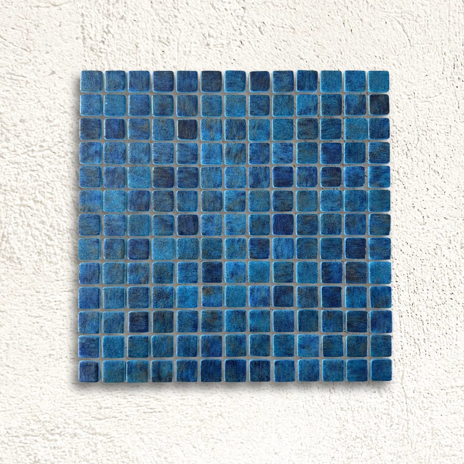Niebla Paradise Zafiro 33.3 x 33.3cm sapphire blue glass mosaic tile face