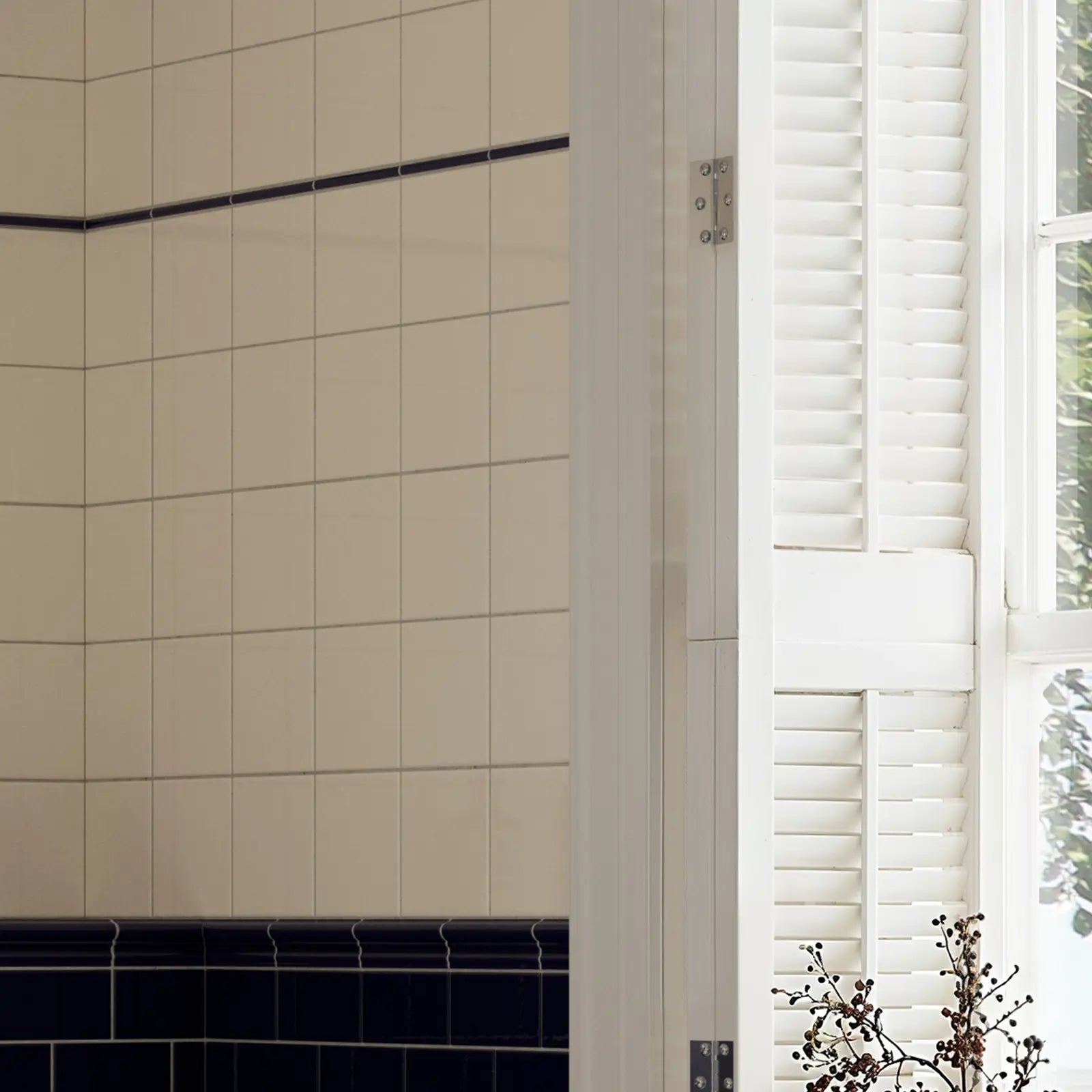 Windsor Kensington Blue Pencil 1 x 15cm ceramic trim tile room setting
