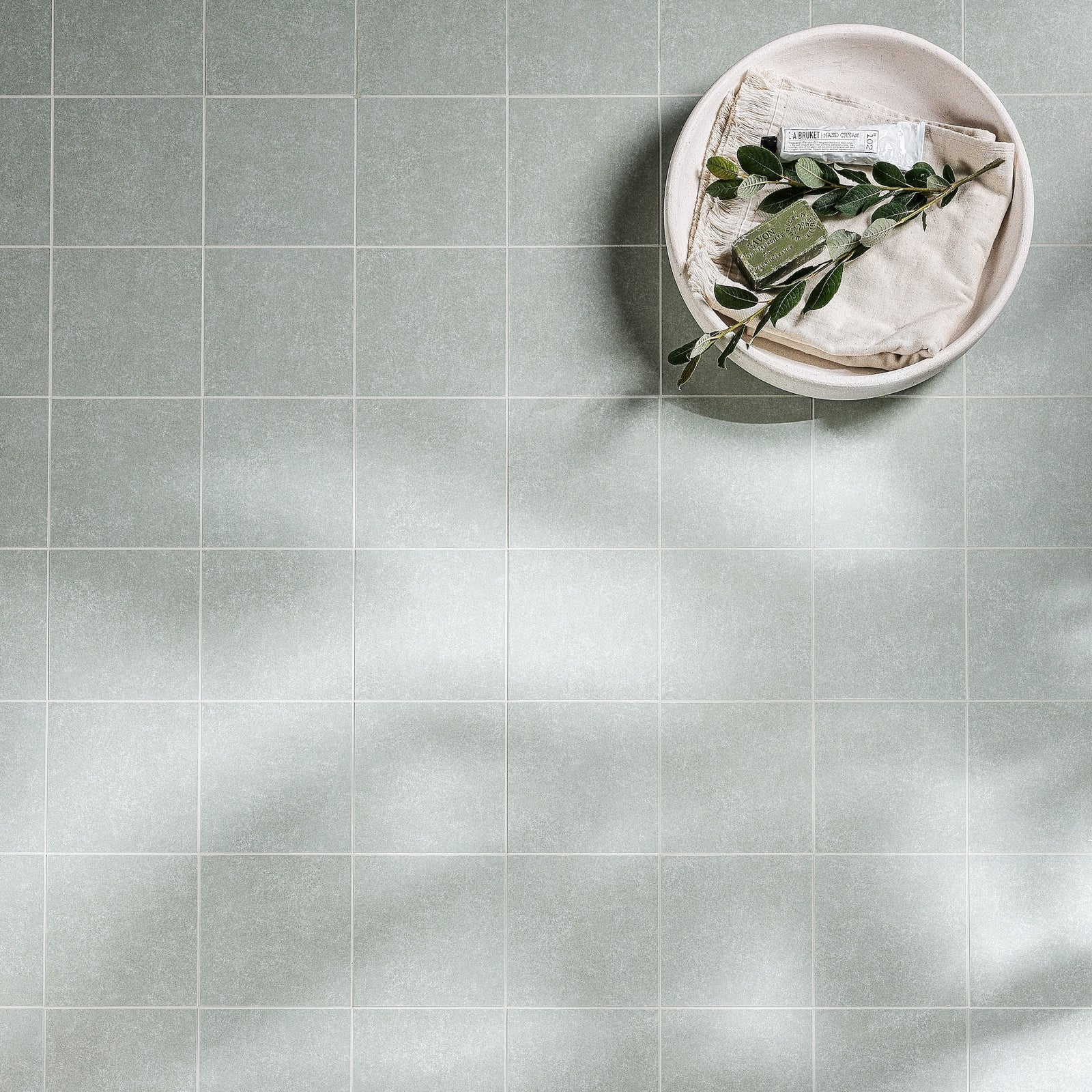 Aventuras Olive Field Porcelain