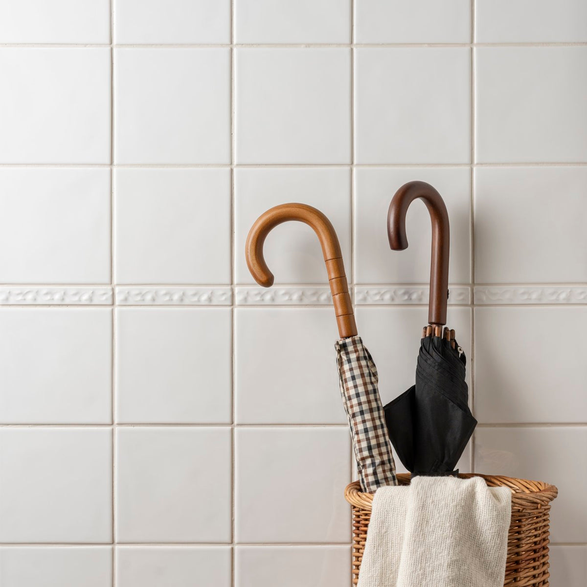 Beaulieu moulding helmingham two closed umbrellas with wooden handles in checkered and black patterns in wicker basket