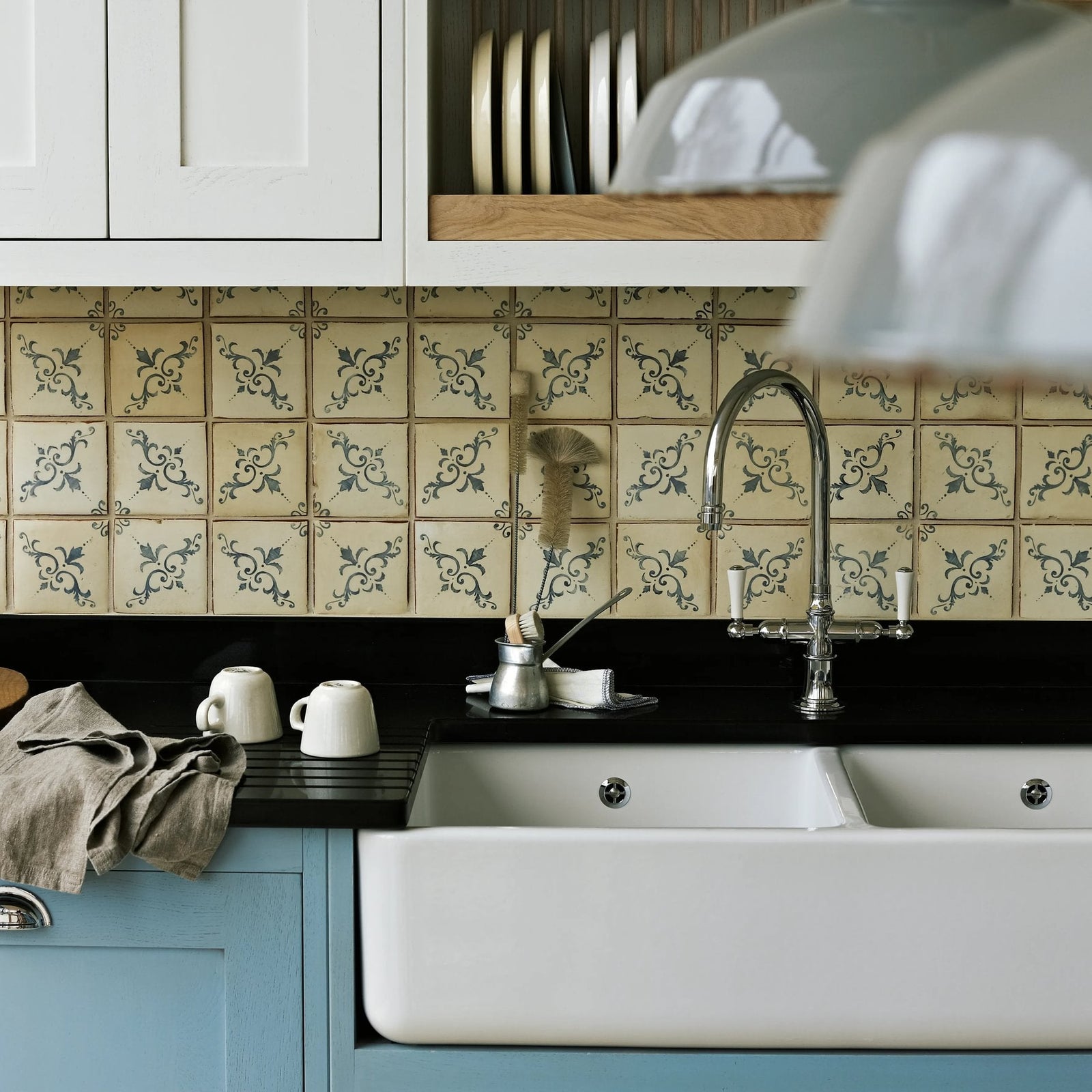 Paris Isabelle Patterned Terracotta Tile in a bathroom setting