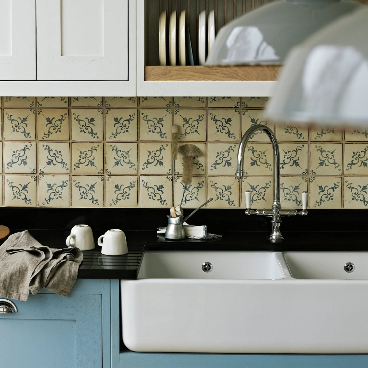 Paris Isabelle Patterned Terracotta Tile in a bathroom setting