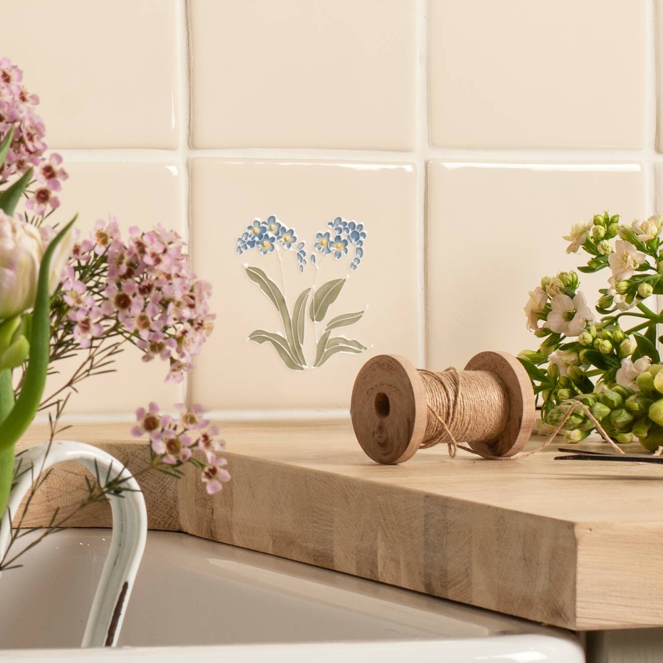 Tubelined Floral Collection Forget-Me-Not Wall Tile – close-up detail