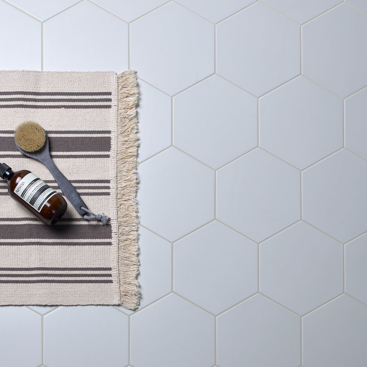 Ca'Pietra Resin-Cement Grout colour Light Grey, No.05, by Kerakoll