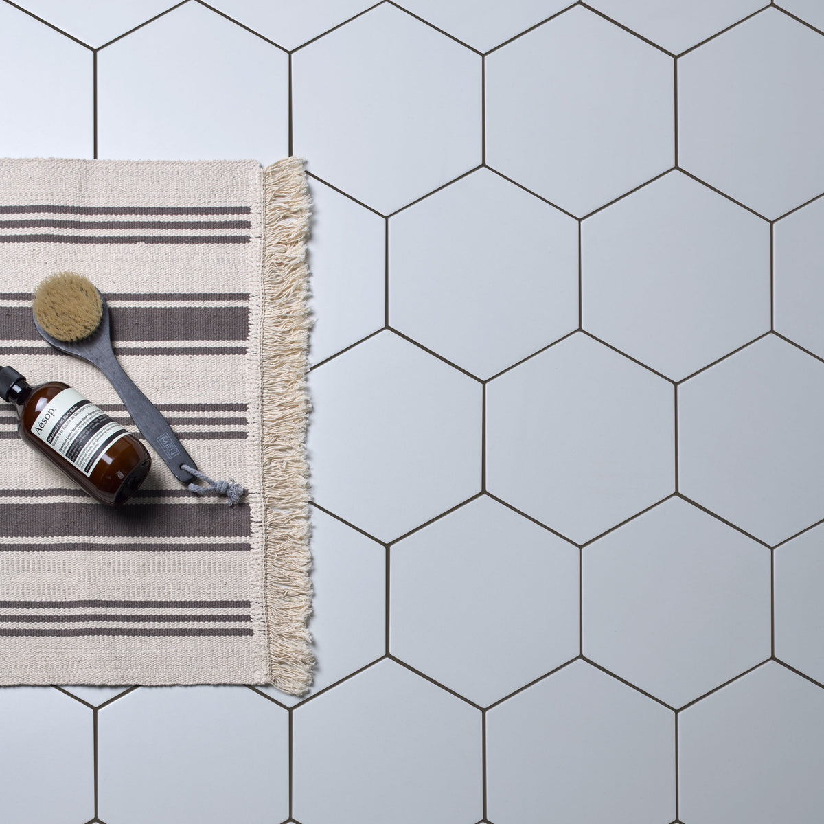 Ca'Pietra Resin-Cement Grout in Cocoa, shade No.28, a matt cocoa coloured tile grout