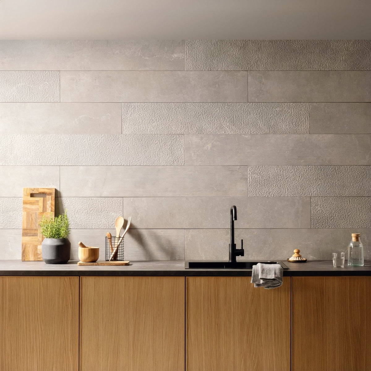 Gray textured concrete wall tiles arranged horizontally from the Berliner Zement Flames collection