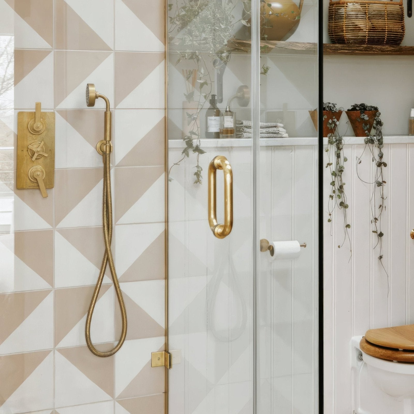 Gold-toned bert & may pearl alalpardo porcelain showerhead with sleek curved design and flexible hose