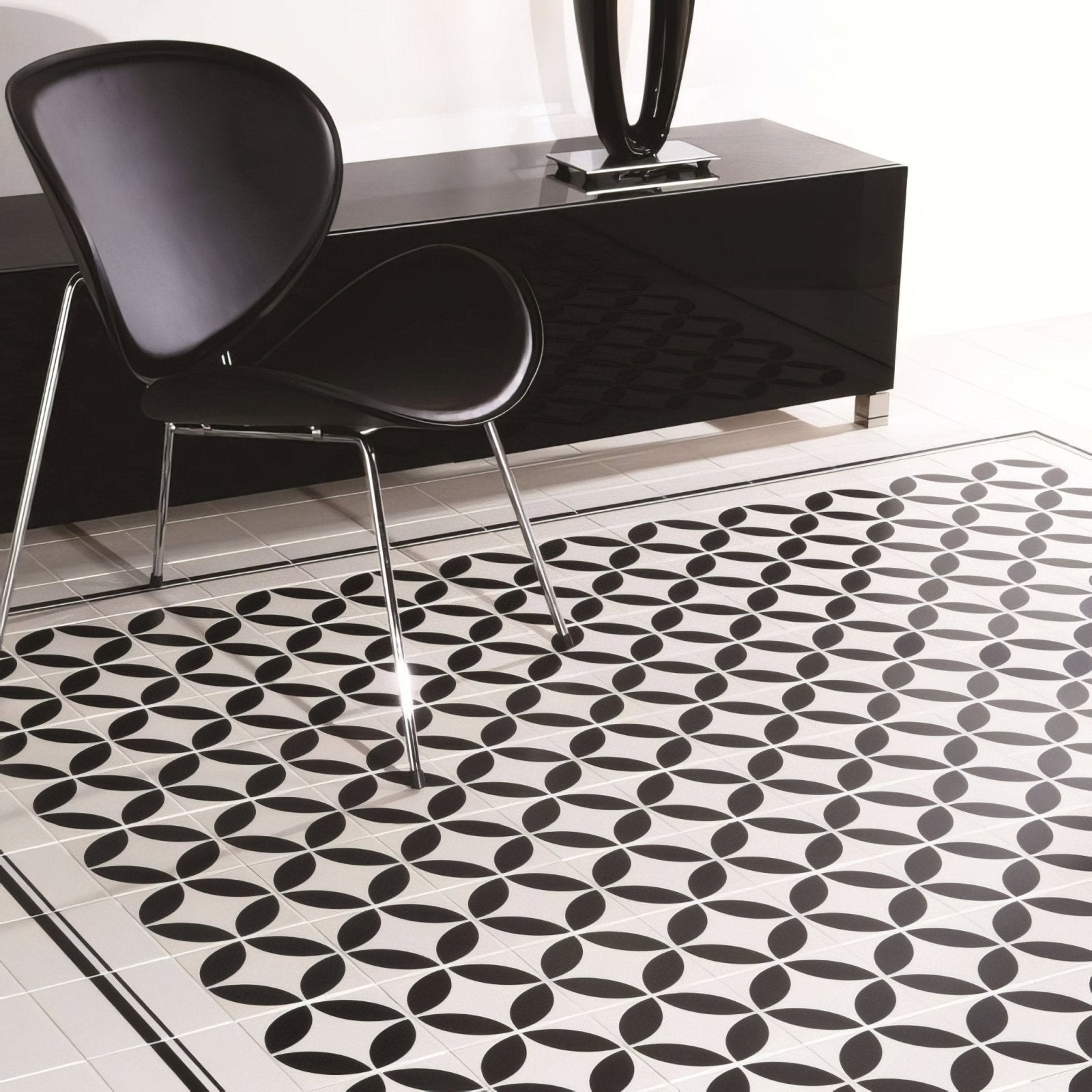 Cavendish Internal Corner Black on Dover White