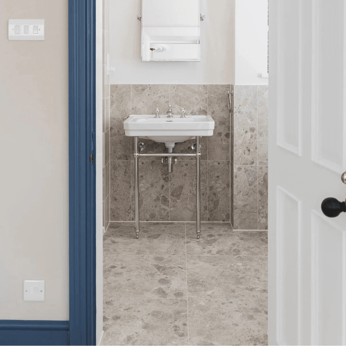 White ceramic pedestal sink ceppo mix 60 x 60cm with polished chrome legs and fixtures for bathroom use
