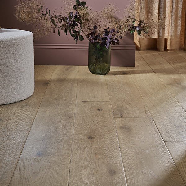 Chepstow Flaxen Oak light oak wood-effect flooring