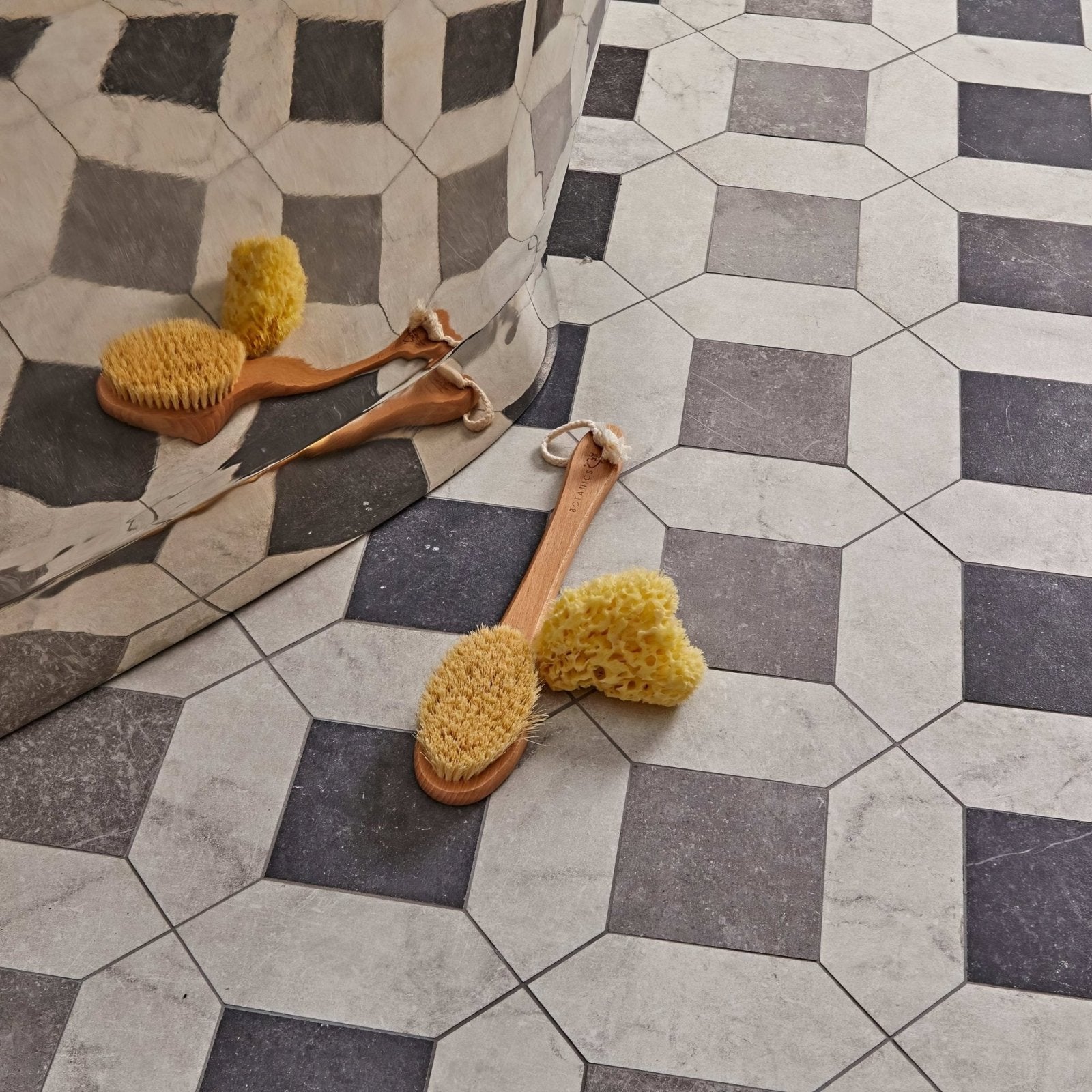 Chiesa Grey wooden-handled body brush with natural bristles and yellow sponge attachment for exfoliating and cleansing