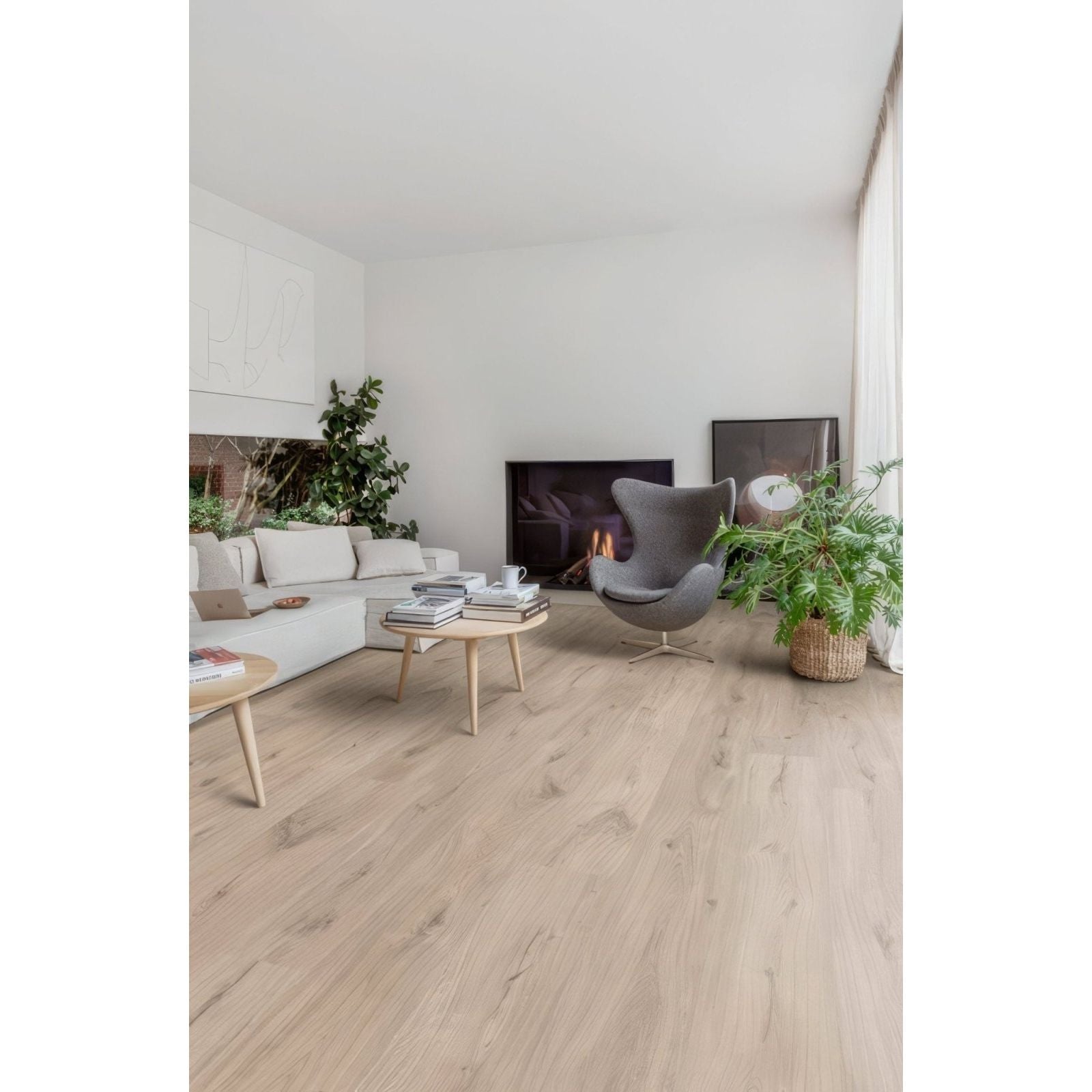 Clooney f099 xl vinyl planks featuring light oak wood color with natural grain pattern and subtle knots