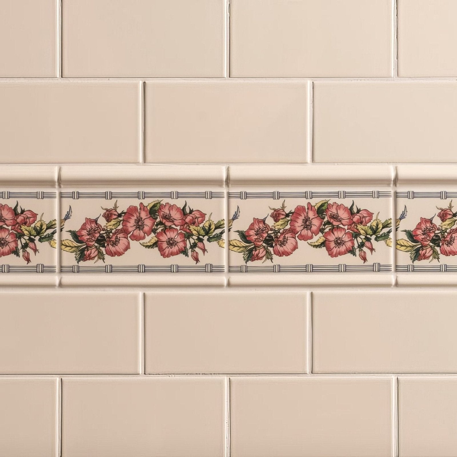 Corded Poppies Red Classical Decorative Border on County White – pattern detail