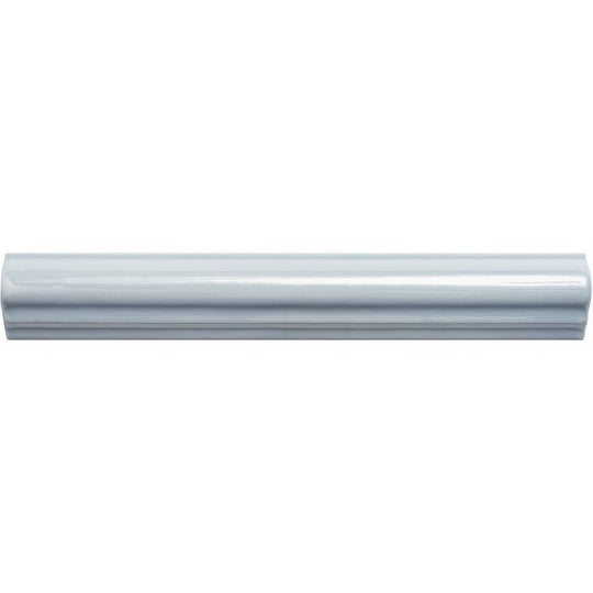 White glossy ceramic cornflower ogee crown molding with smooth curved design for decorative interior trim