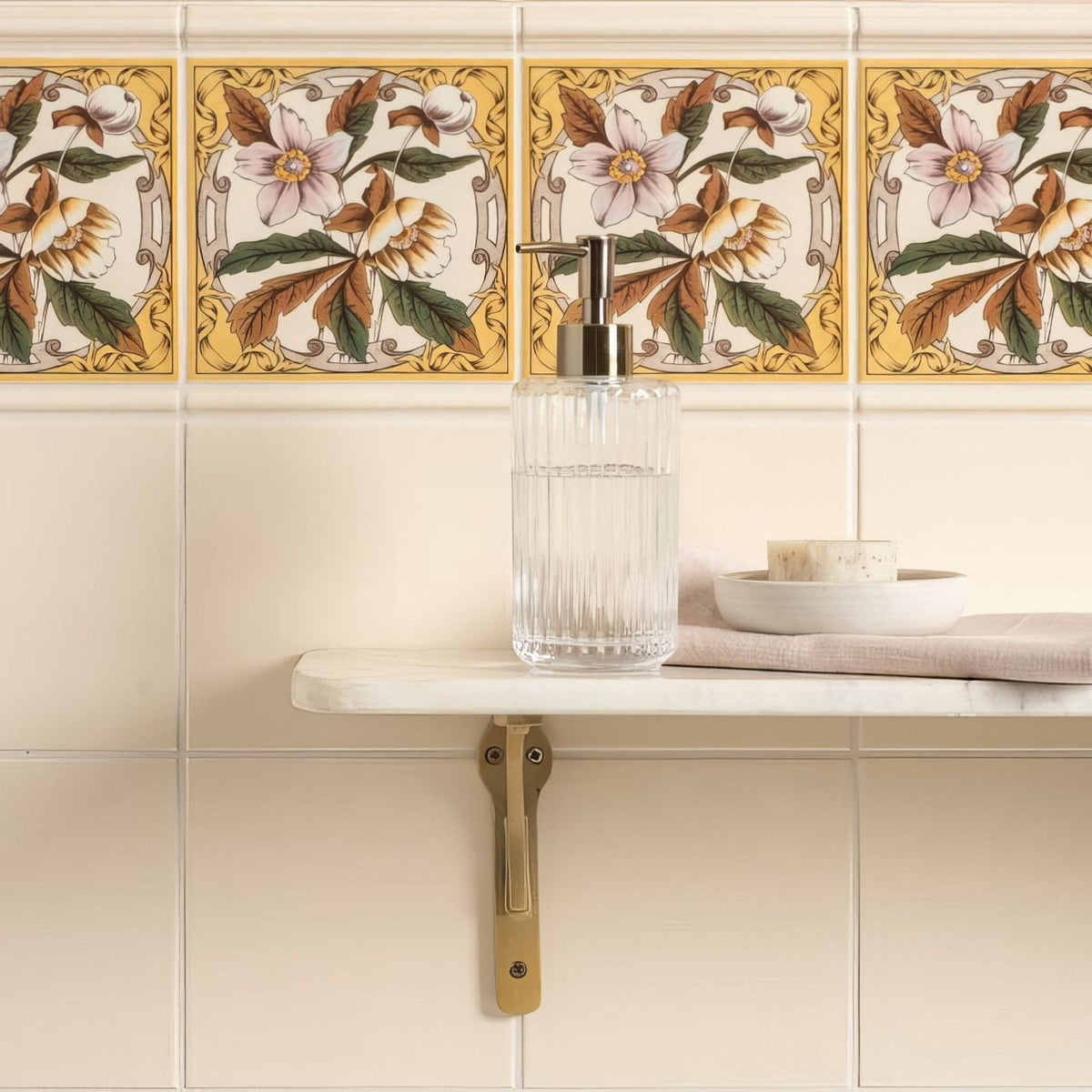 County White Field Tile – close-up detail (2)