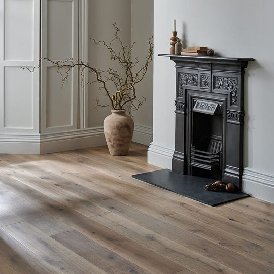 Dartmouth Pewter Oak grey-brown oak wood-effect flooring