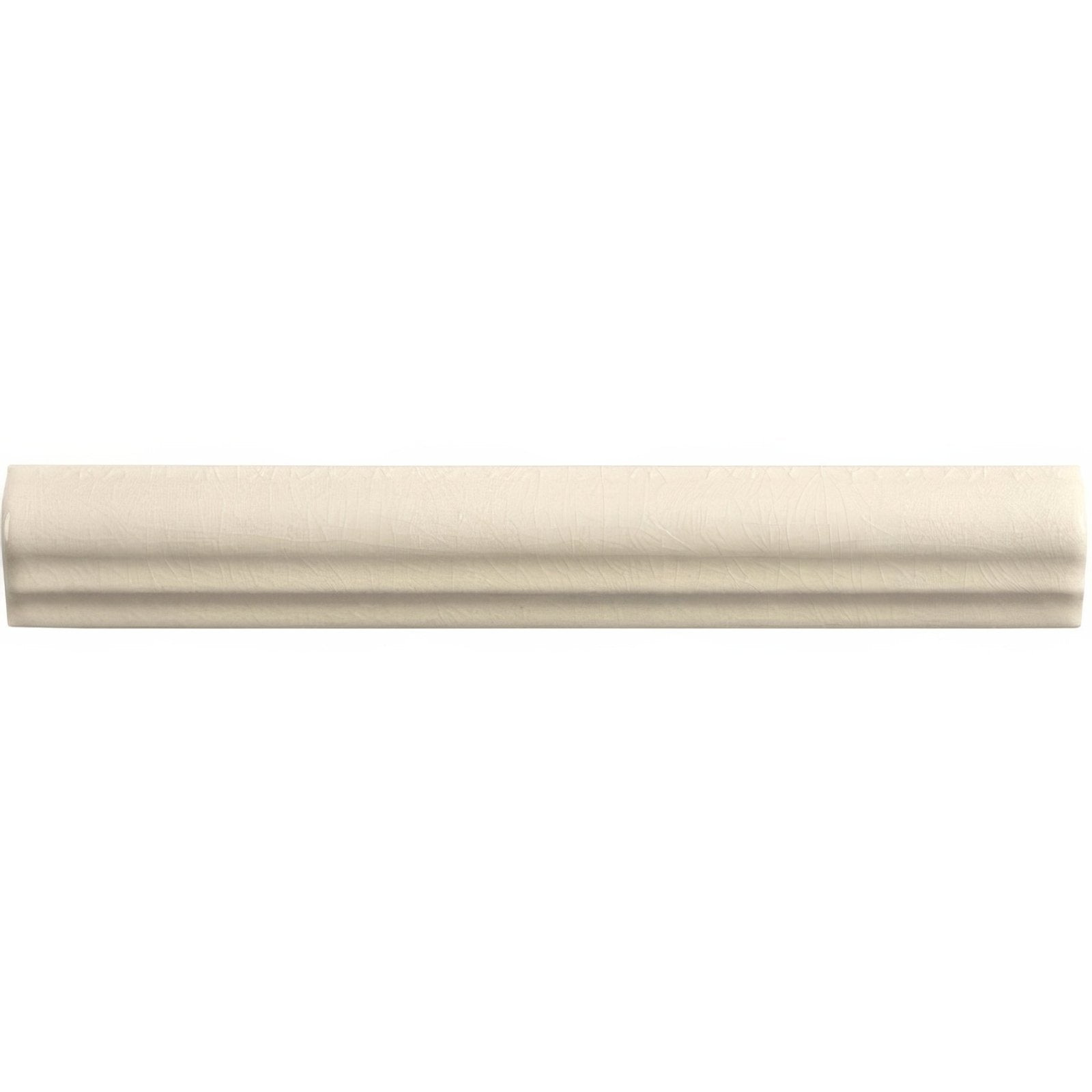 Cream-colored smooth-surfaced ogee moulding dune decorative trim with classic profile for interior design