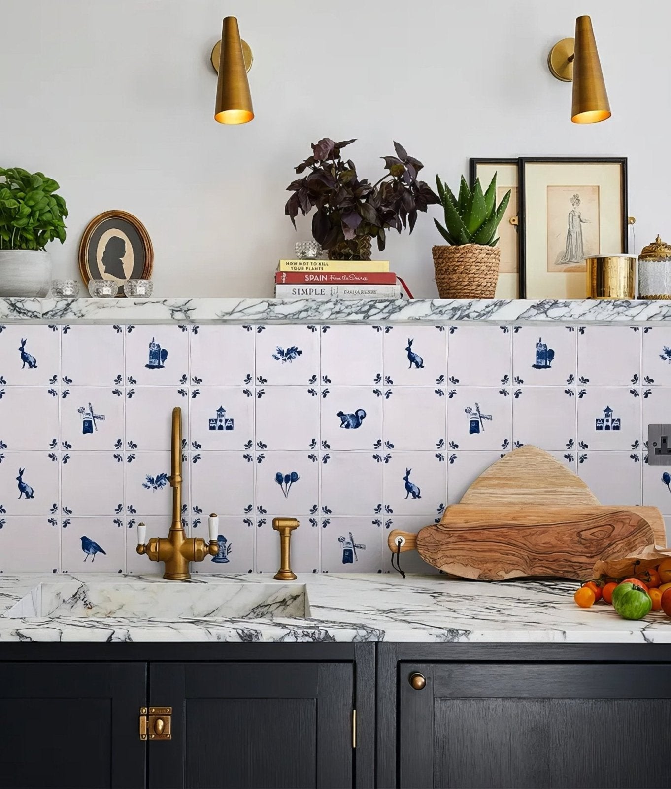 Dyrham Dairy Ceramic Oak Leaf Corners