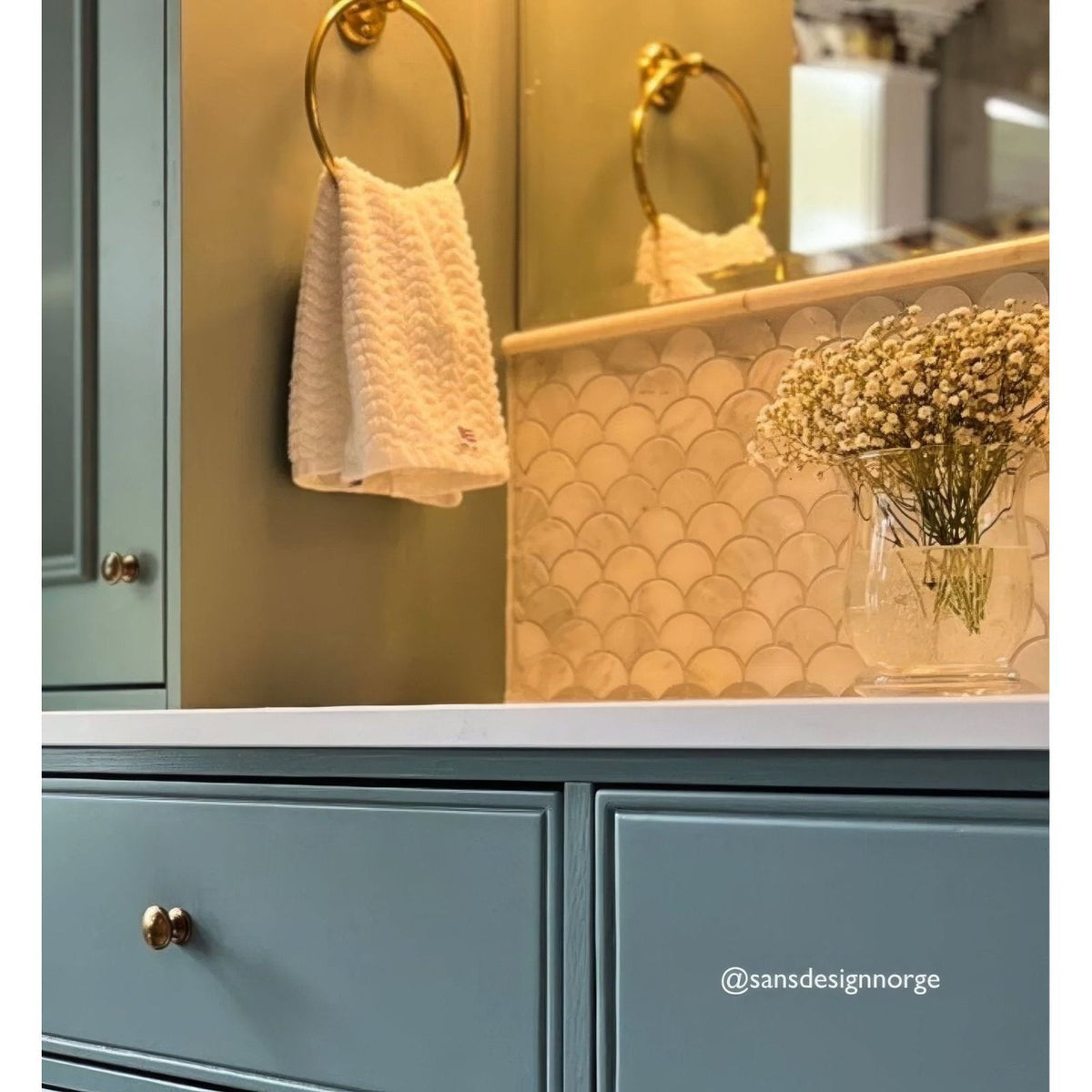 East Hampton Scallop Marble Mosaic white marble scallop mosaic with a white towel on a gold ring