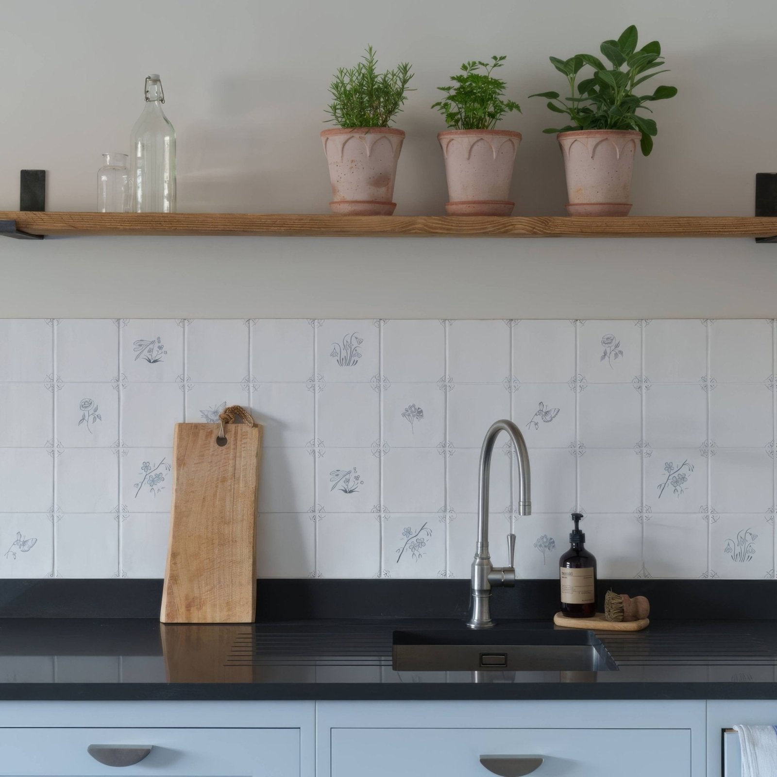 English Delft Charcoal Tulip