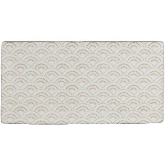 Cream-colored rectangular Fabrique Rosaline soft taupe mat with subtle light gray scalloped fan pattern