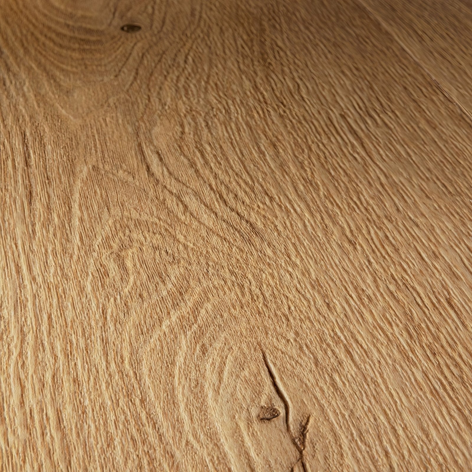 Frangipane F095 XL vinyl planks featuring light brown oak wood with natural grain patterns and subtle knots