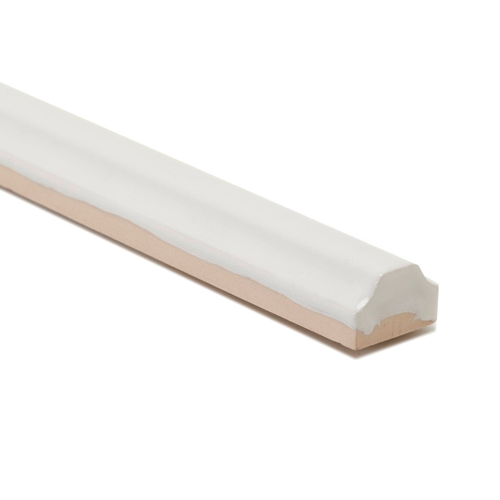 White-painted wooden baseboard giralda hielo white pencil with smooth textured surface and visible natural wood edge