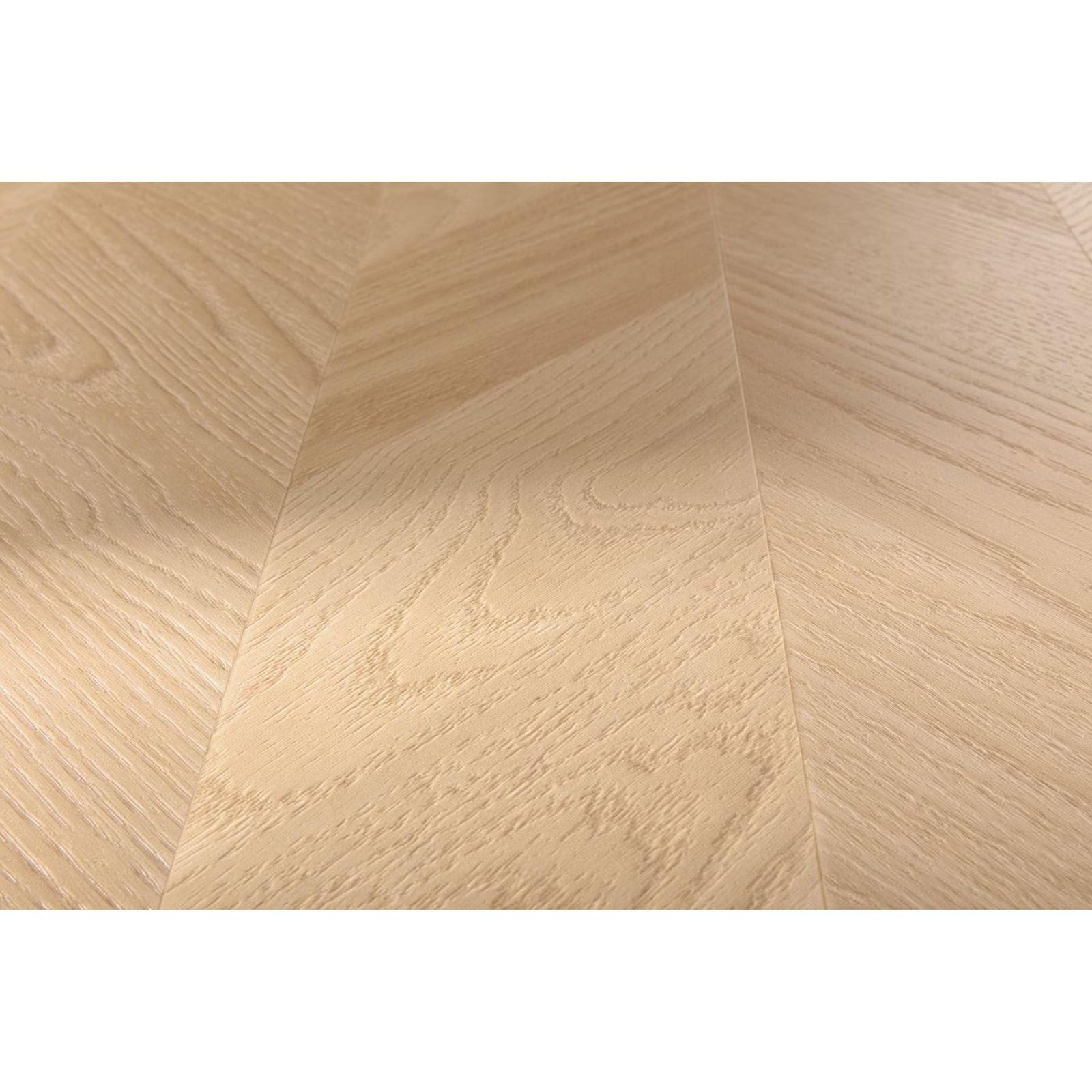 Light-colored oak hardwood flooring in a herringbone pattern from Gizeh F400 vinyl twist collection