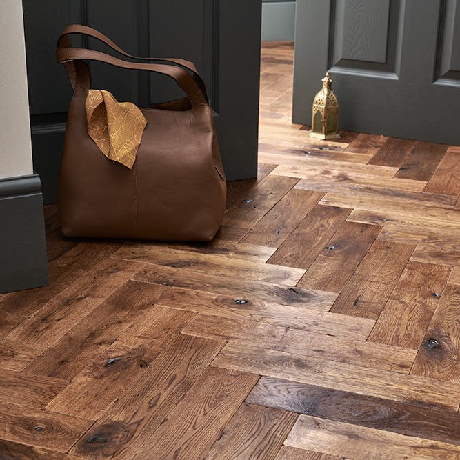 Goodrich Spiced Oak – pattern detail