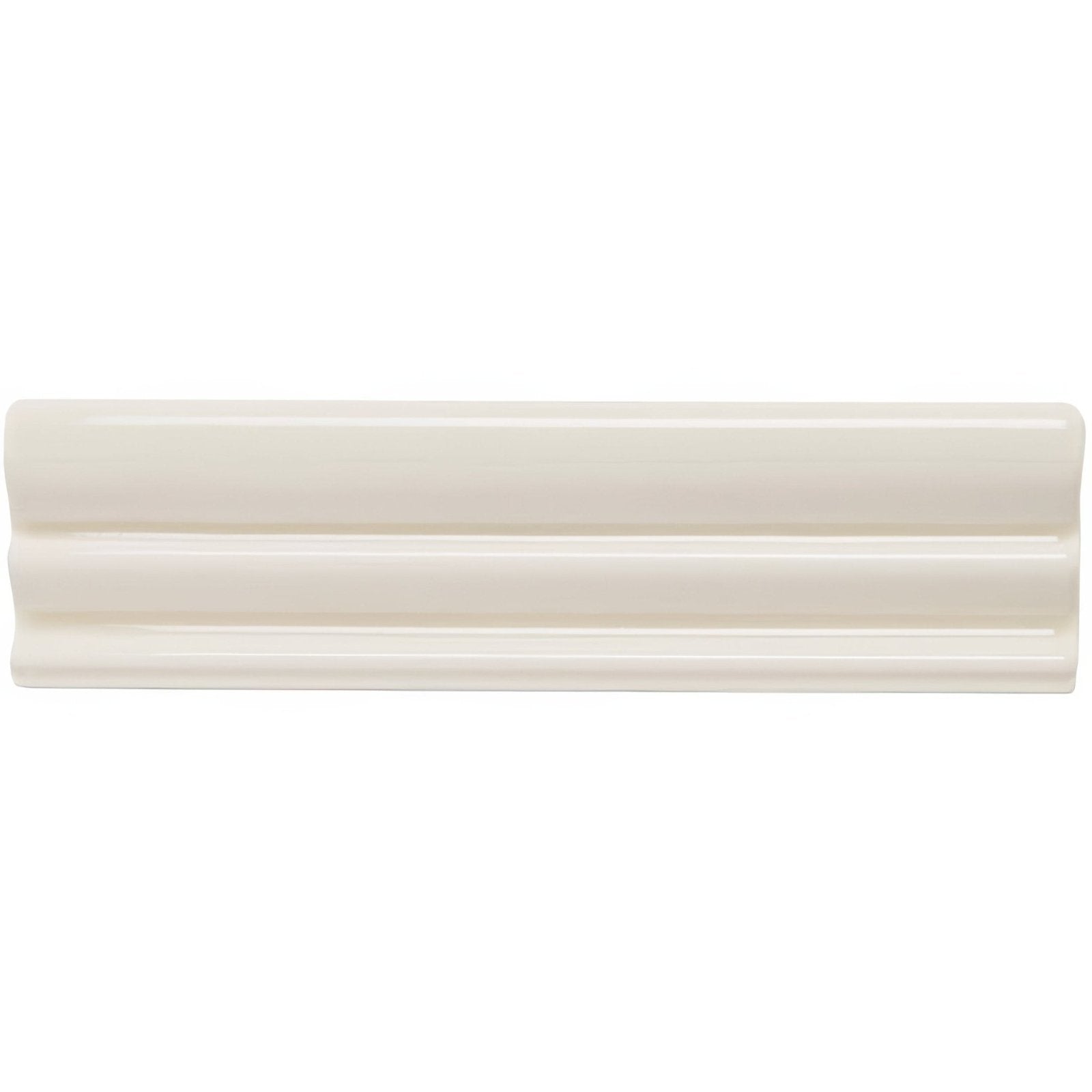 Hadleigh Kensington cream-colored ceramic crown molding with a glossy finish and three distinct ridges