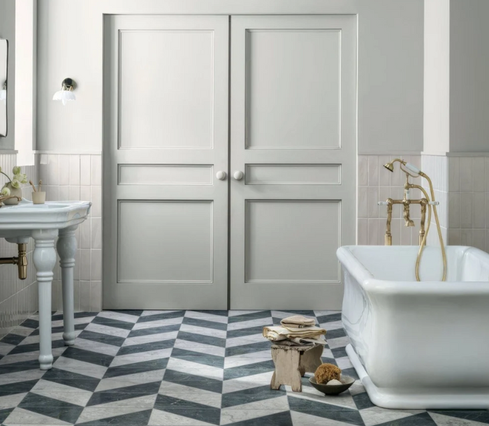 Grigio triangle marble floor tiles in a classic bathroom