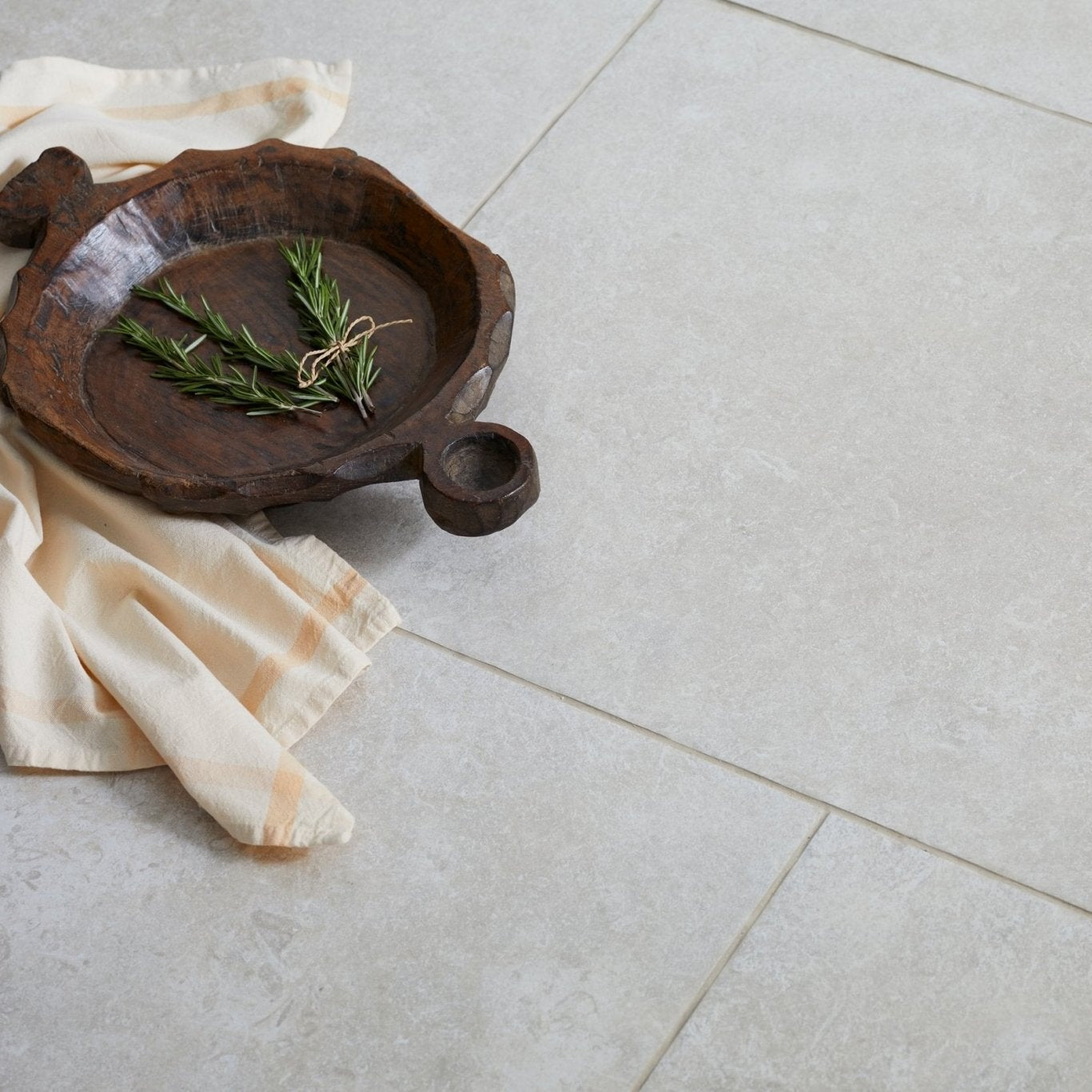Dark brown wooden bowl with rustic hand-carved edges and small handle in jerusalem silver 90 x 60cm product