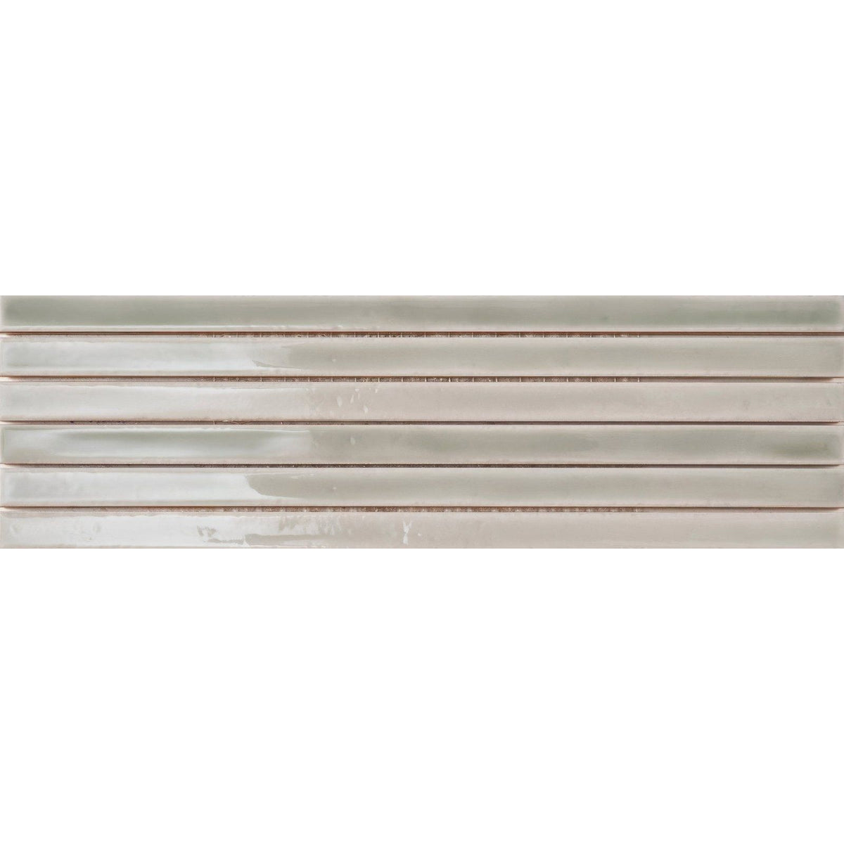 Six koeda xl camaleon ceramic tiles with a matte light gray finish and subtle copper-toned edges arranged in rows