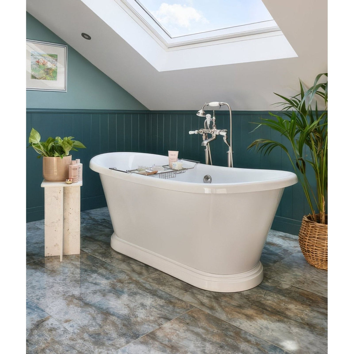 Lake Garda Minerale Pure Gloss Click Tile in a bathroom setting (2)