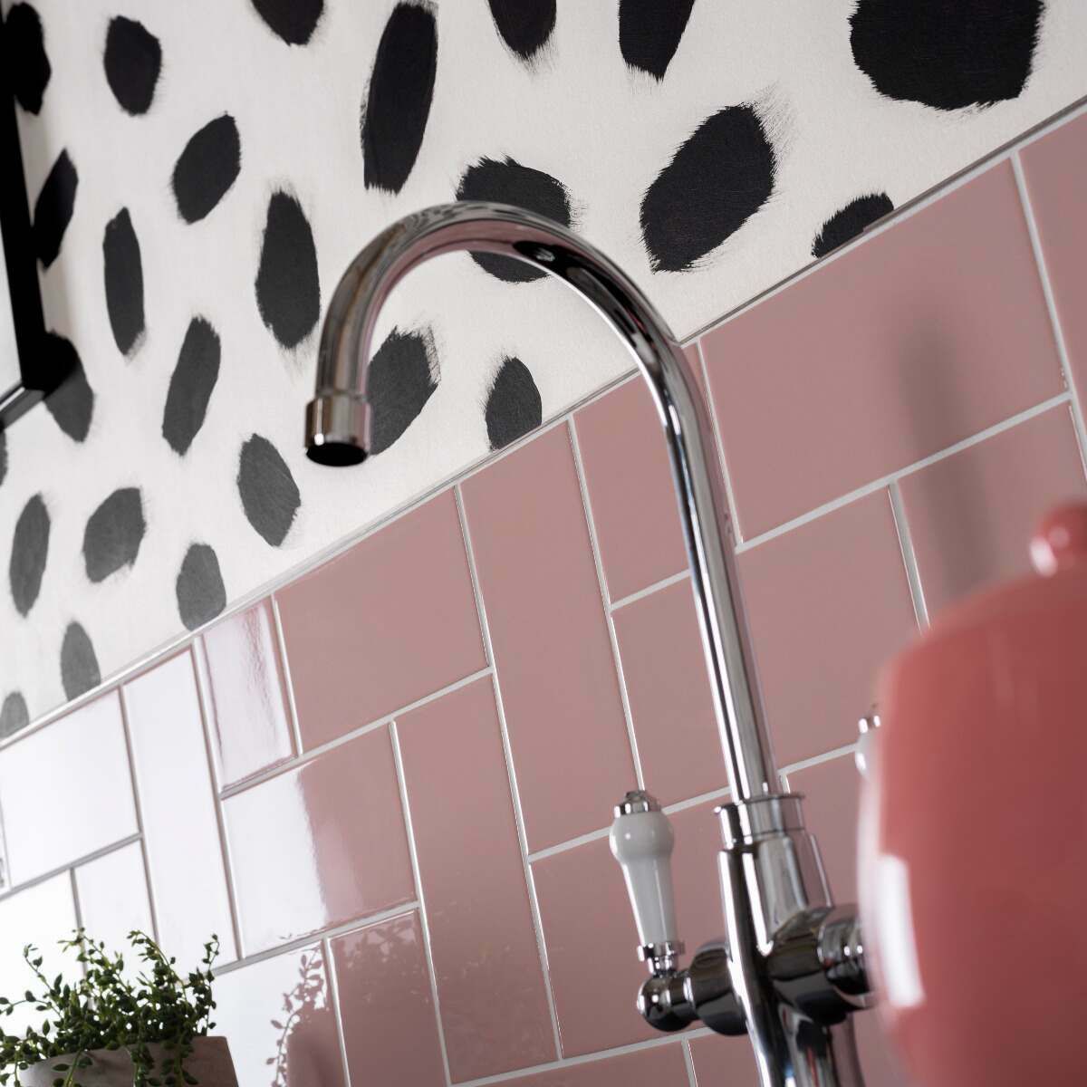Chrome finished kitchen faucet with curved spout and white ceramic handles in liso rosa gloss 100x200 design