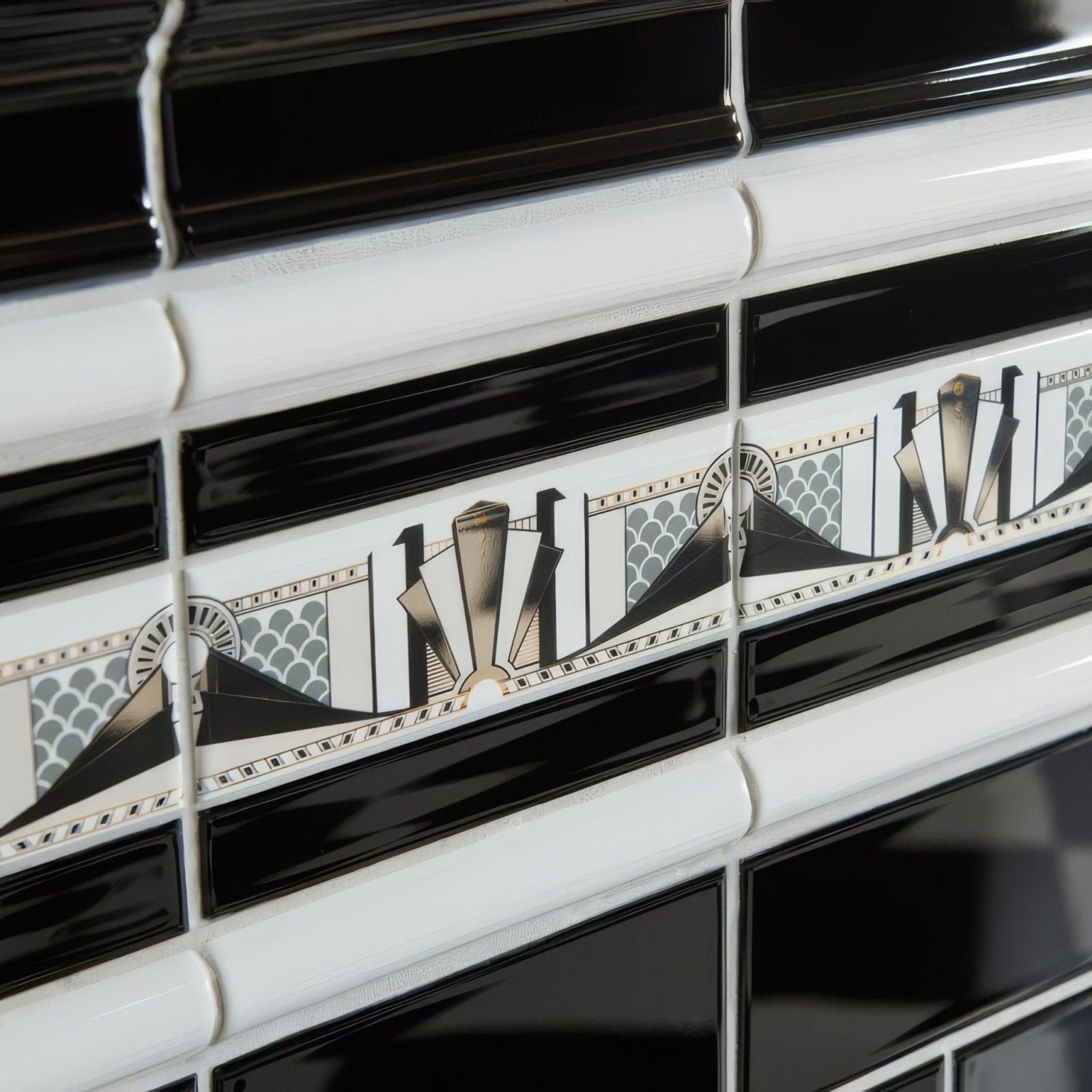 Manhattan Border With real Gold and Platinum on Brilliant White – pattern detail