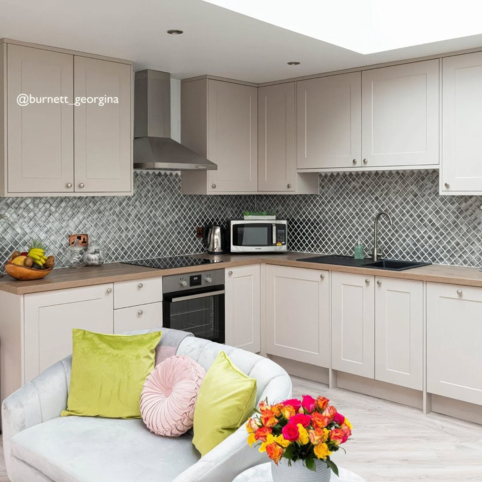 Metallic Vitreum Argentum Arabesque