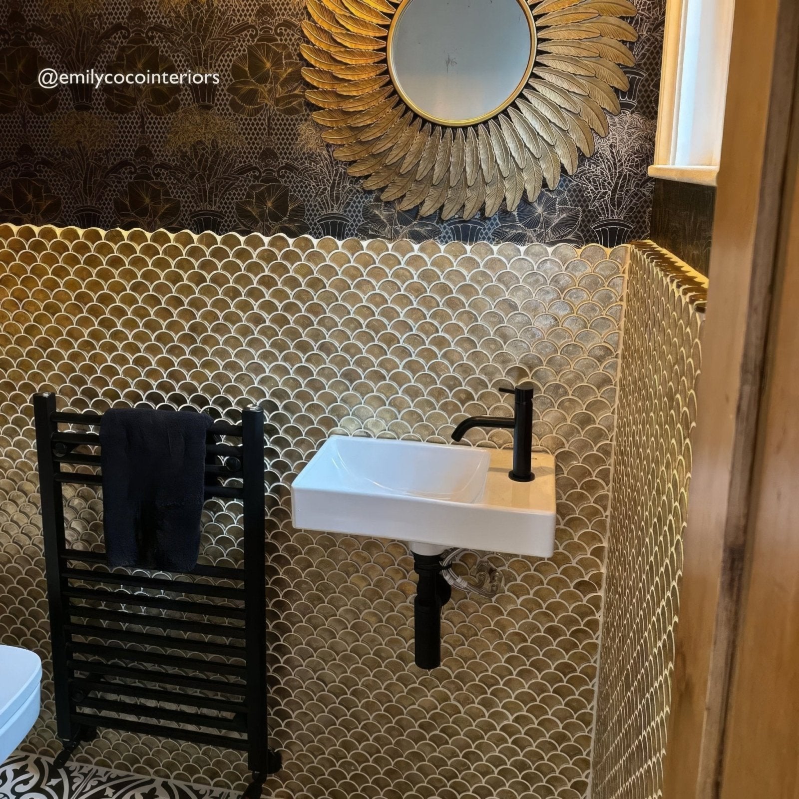 Metallic Vitreum Aurum Fan Gold Glass Tile on bathroom walls