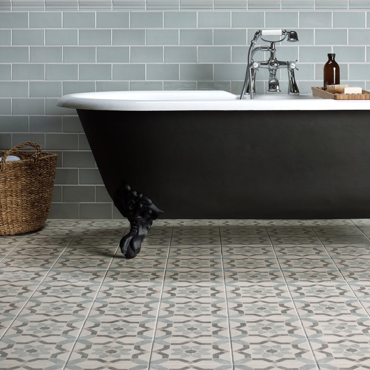 Mezzo piano black clawfoot bathtub with white porcelain top and chrome faucet for elegant bathroom use