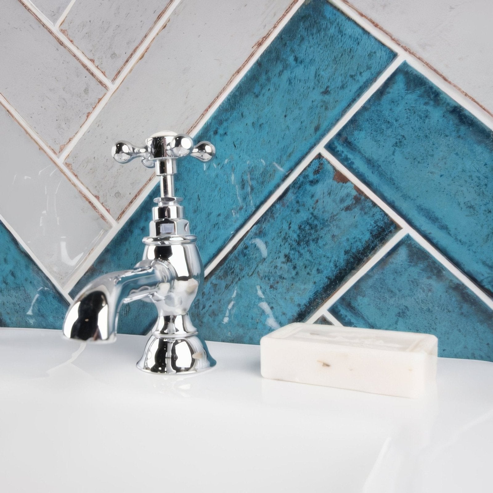 Montblanc Blue 30x7.5cm chrome finished vintage-style bathroom faucet with cross-handle and curved spout