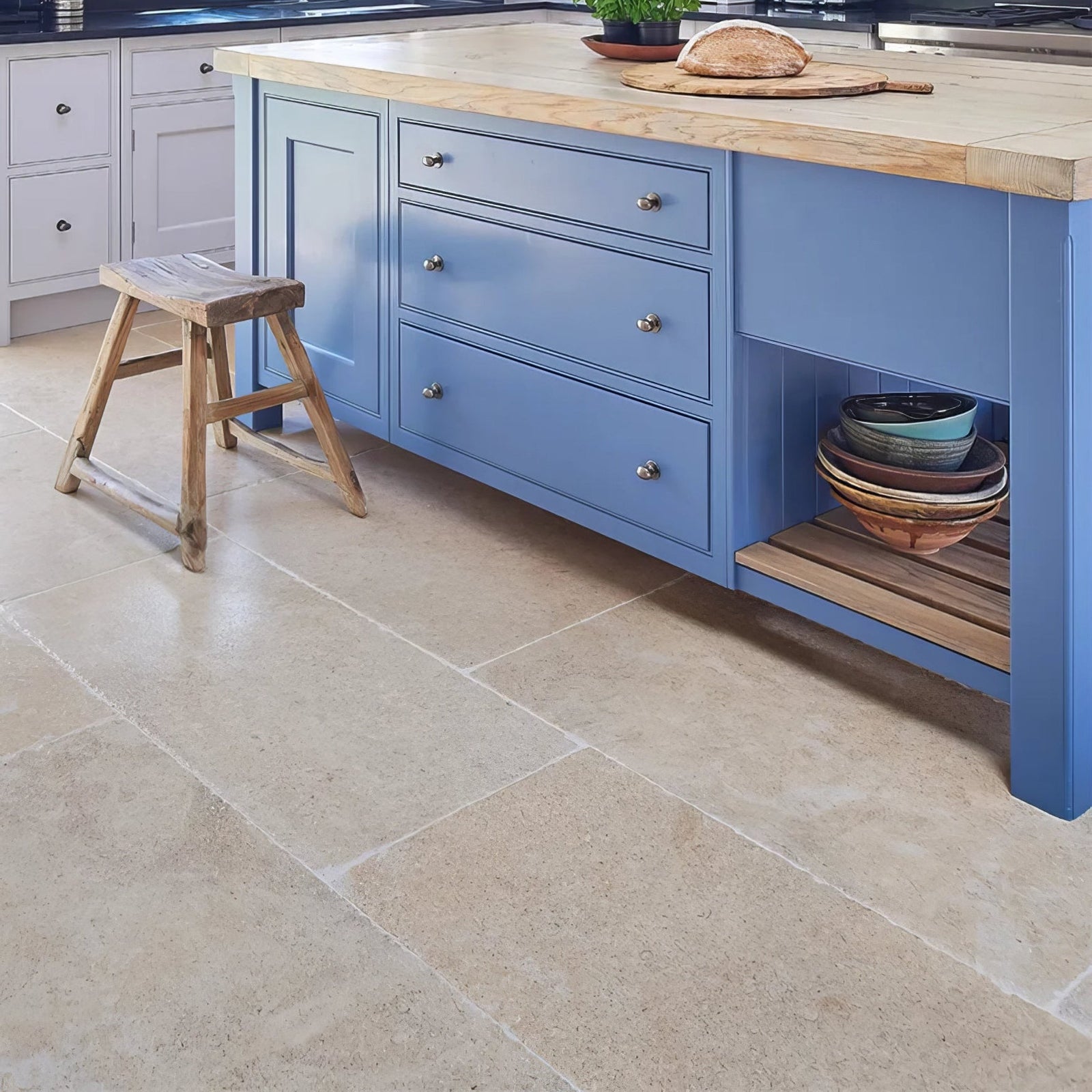 Moreton Limestone Tumbled Finish Wall & Floor Tile – close-up detail