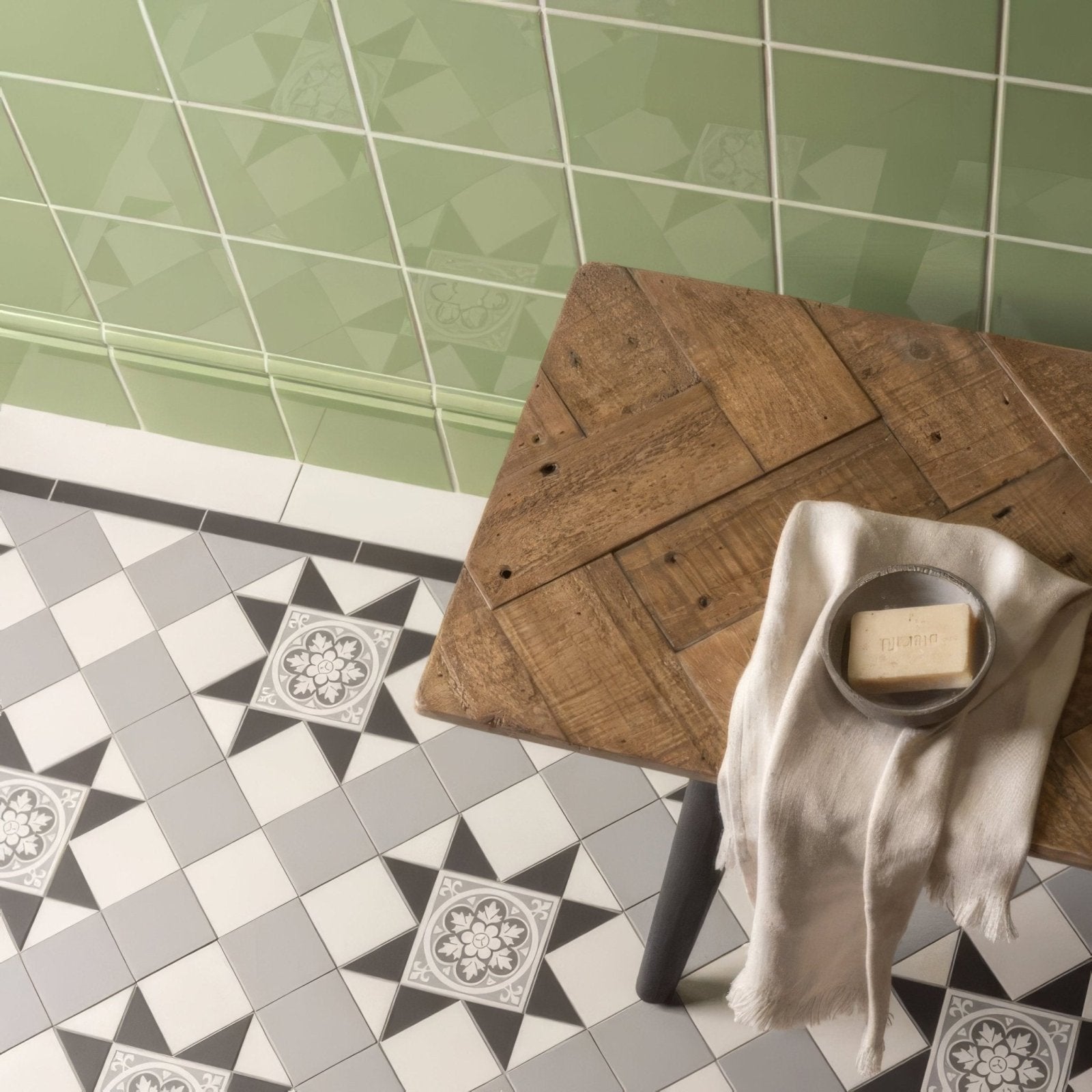 Palm Green Skirting Tile – detail view 3