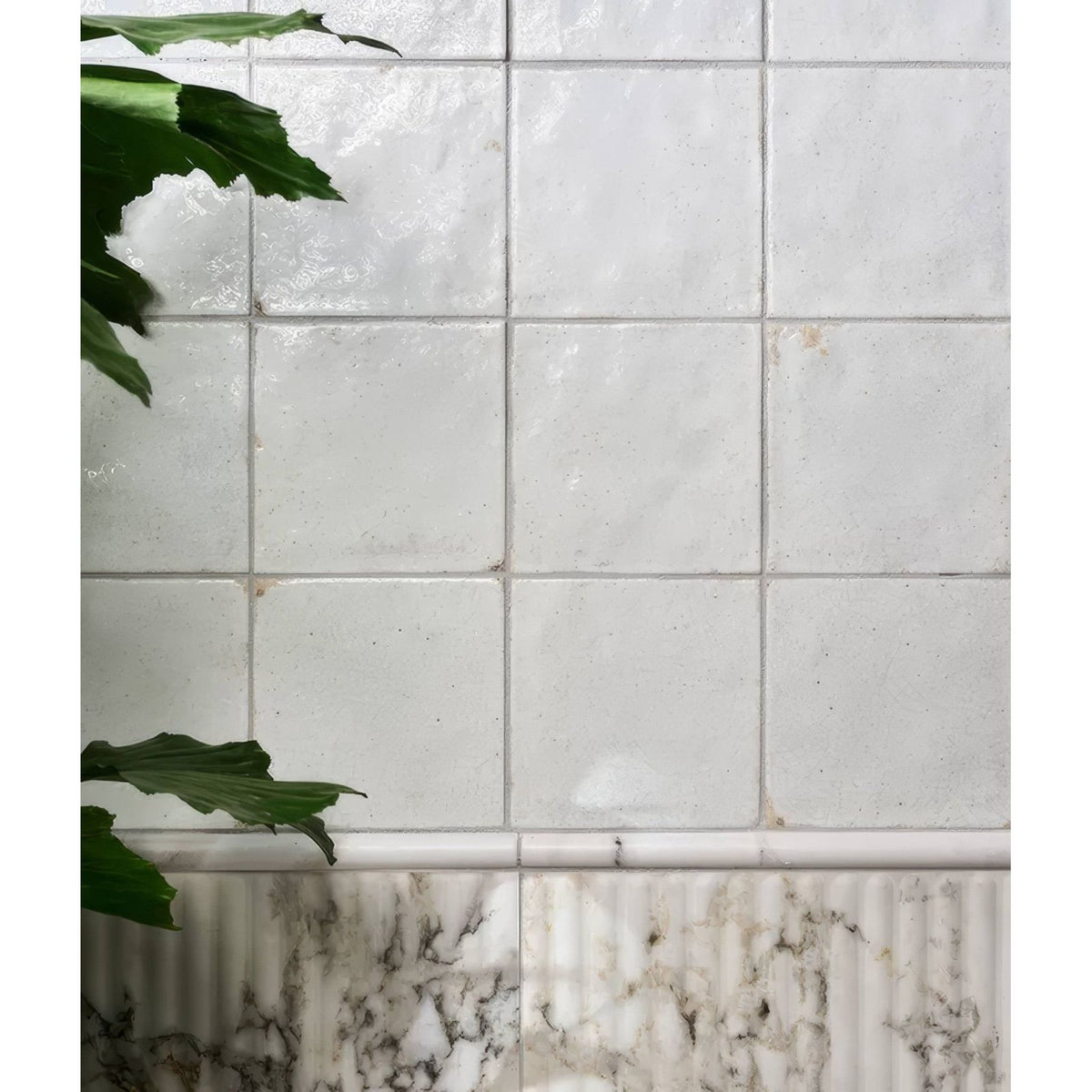 White textured ceramic tiles with subtle speckles arranged in a grid pattern palm springs porcelain italiana moulding