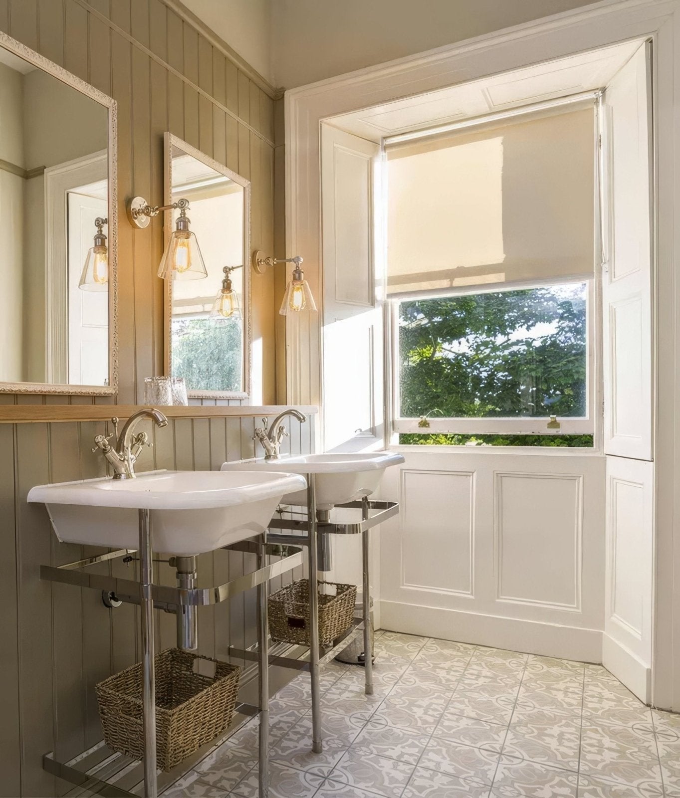 Parisian Chic Porcelain Lilas