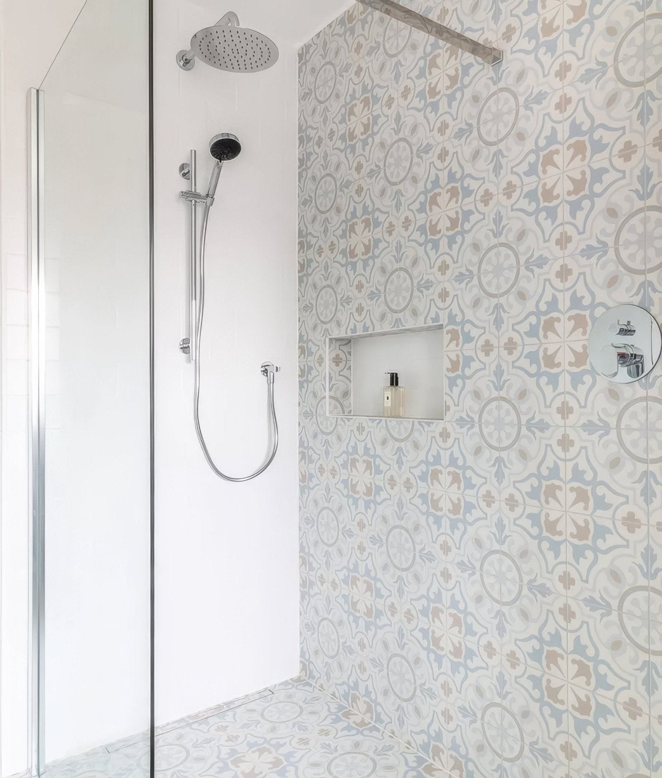 Parisian Chic Porcelain Paix