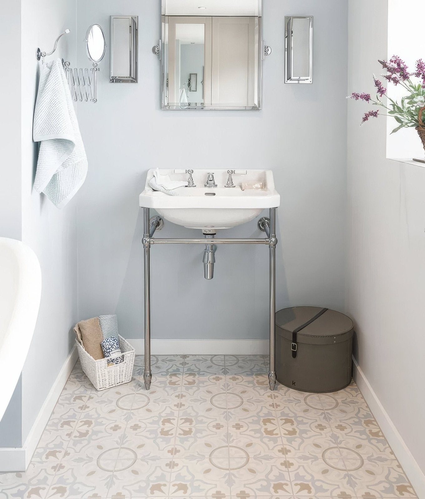 Parisian Chic Porcelain Paix