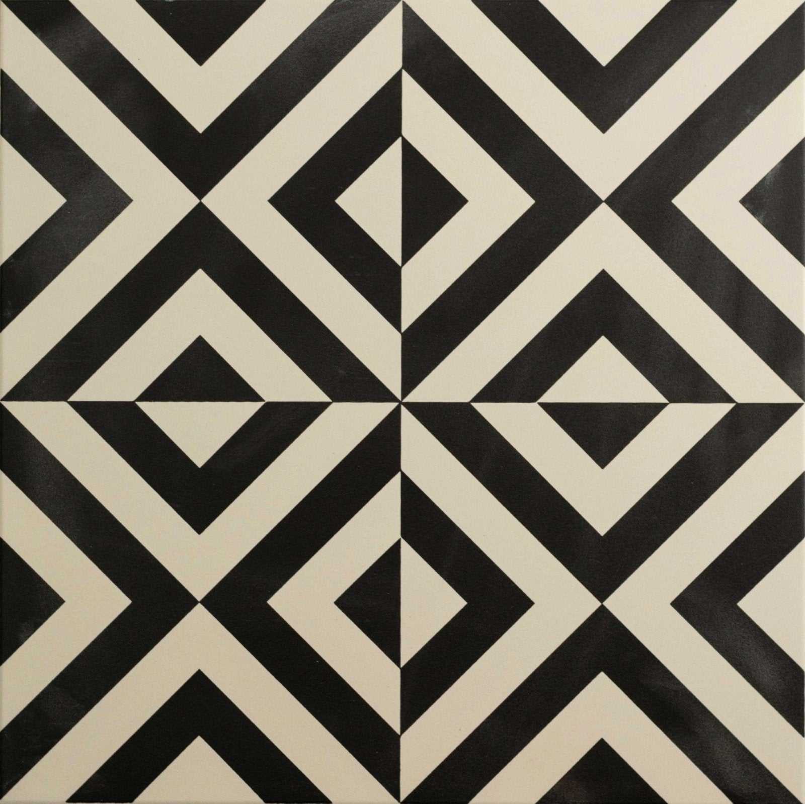 Penshaw Black On Chalk