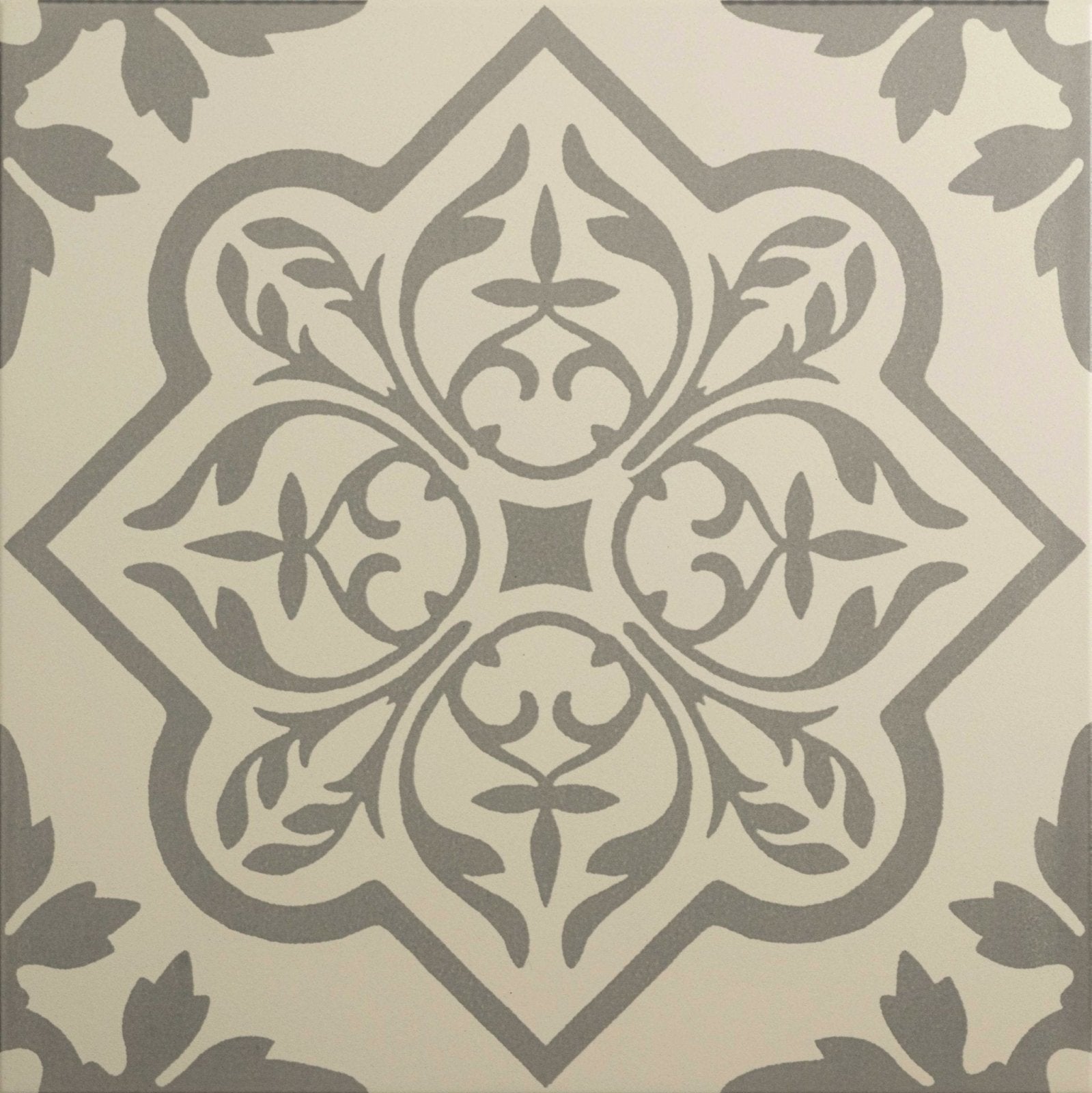 Pentillie Light Grey on Chalk