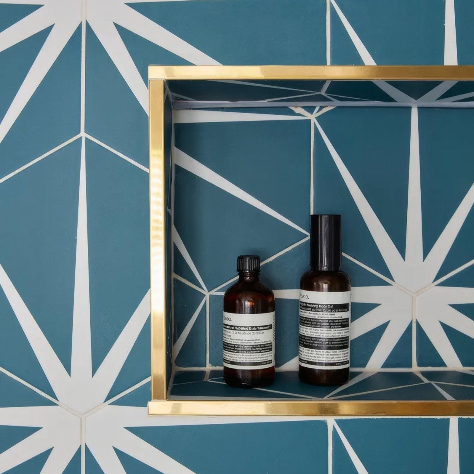 Portare Lily Pad Porcelain Peacock